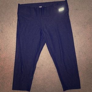 VS PINK Ultimate Cropped Yoga Leggings